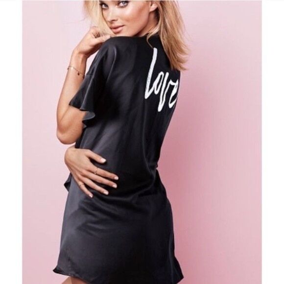 Victoria’s Secret Black Sexy Flutter Sleeve Lightweight Kimono Robe NWT One Size - Picture 1 of 10